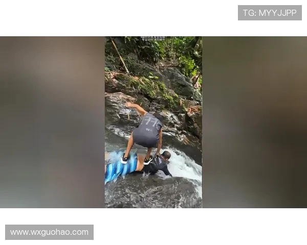 成都极限运动队与北京极限运动队赛后分析力量对决的精彩瞬间